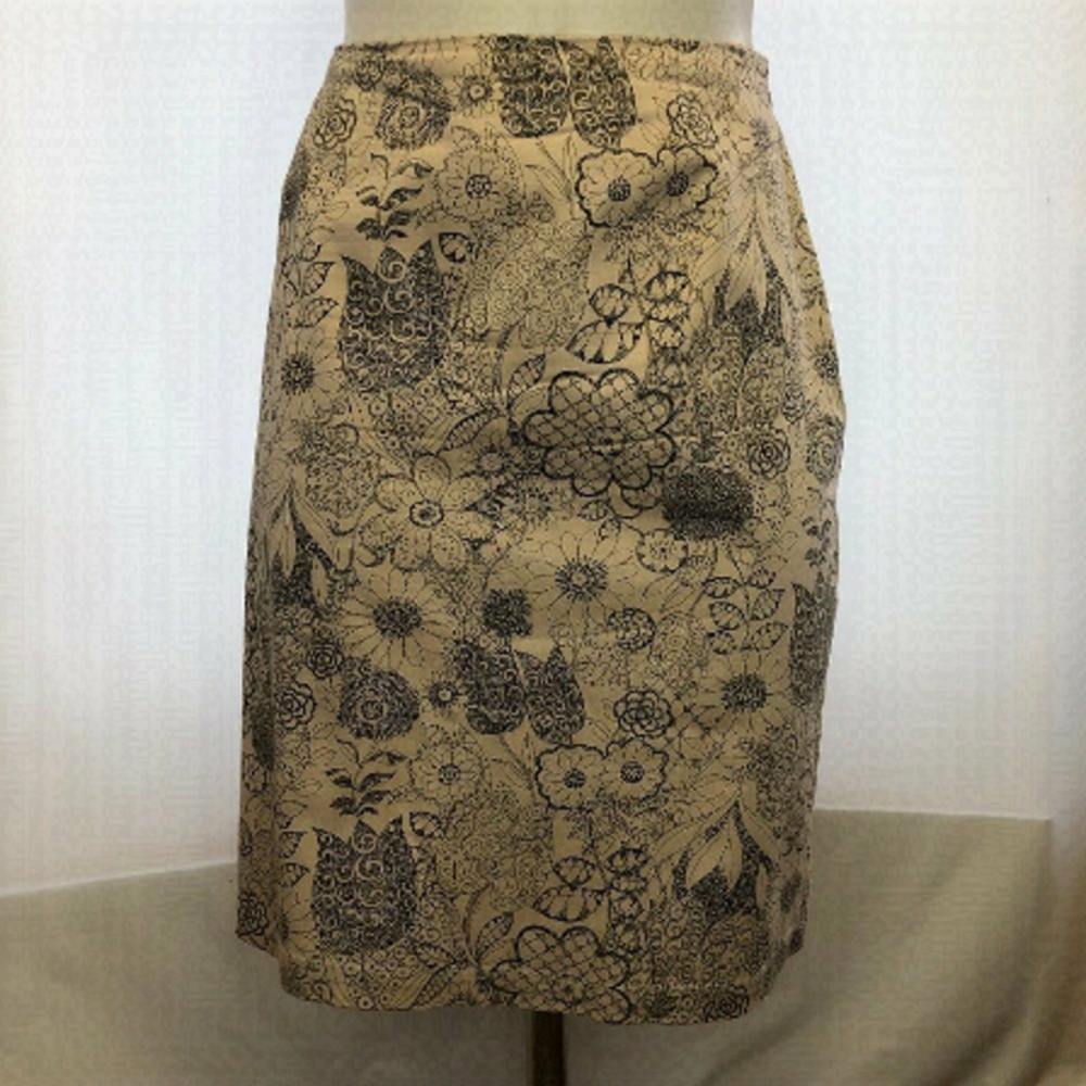 Melrose Petites Beige with Floral Outline Patterns Skirt Size 10